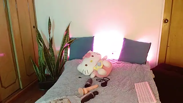 Snapshot of kittycatw chatting on 09-08-25, 03:33 kittycatw online show from 09-08-25, 03:33