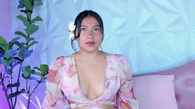 LinnaGardenia online show from 01-19-25, 01:55