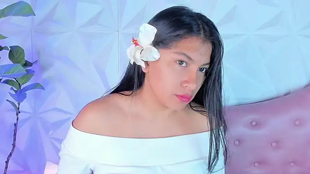 LinnaGardenia online show from 02-10-25, 01:33