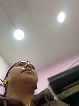 LinnaGardenia online show from 02-07-26, 02:37