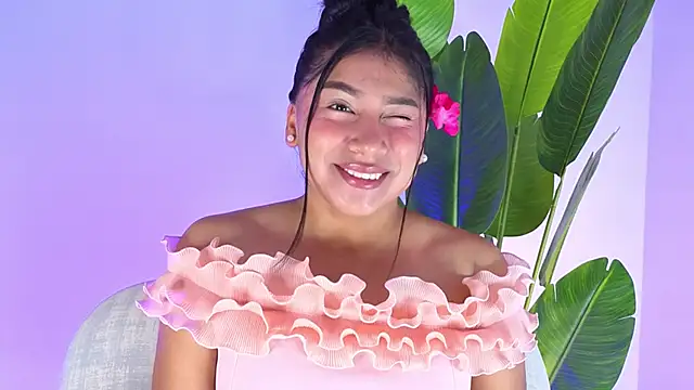 LinnaGardenia online show from 04-30-26, 12:33