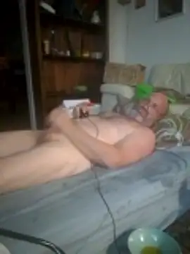 iambradz online show from 04-21-26, 03:39