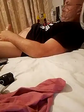 iambradz online show from 04-28-26, 03:06