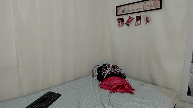 Snapshot of gabriela_duarte1 chatting on 02-12-25, 05:05 gabriela duarte1 online show from 02-12-25, 05:05