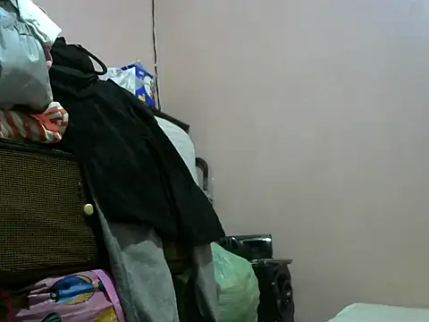 Snapshot of Bitty_baby chatting on 12-01-24, 10:21 Bitty baby online show from 12-01-24, 10:21