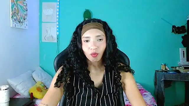 Snapshot of sensitive_brunette chatting on 04-23-26, 01:51 sensitive brunette online show from 04-23-26, 01:51
