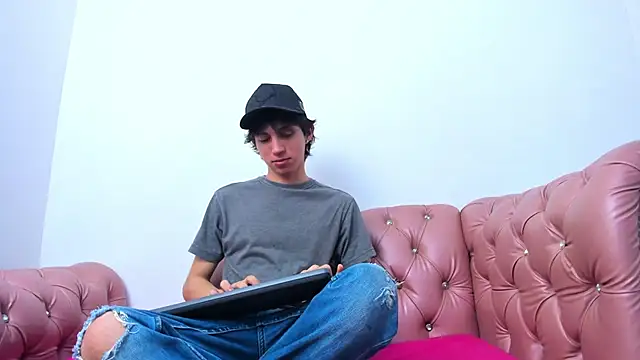 Snapshot of JeanRam18 chatting on 03-14-25, 12:18 JeanRam18 online show from 03-14-25, 12:18