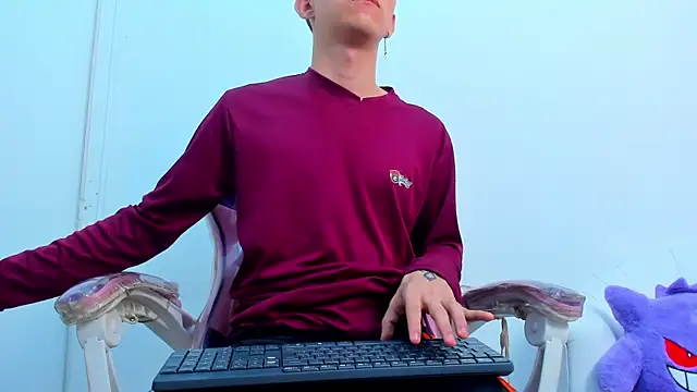 Snapshot of JeanRam18 chatting on 12-19-25, 12:01 JeanRam18 online show from 12-19-25, 12:01