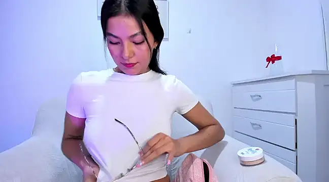 Snapshot of barbie_brunette3 chatting on 03-04-25, 12:50 barbie brunette3 online show from 03-04-25, 12:50