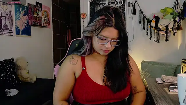 Snapshot of mollyshake1 chatting on 02-08-26, 11:02 mollyshake1 online show from 02-08-26, 11:02