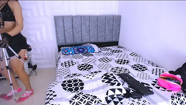 Snapshot of nataly_red chatting on 02-25-25, 05:15 nataly red online show from 02-25-25, 05:15