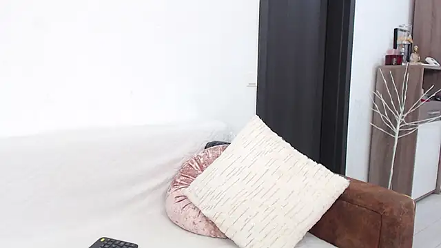 Snapshot of RebecaMur chatting on 01-05-26, 05:27 RebecaMur online show from 01-05-26, 05:27