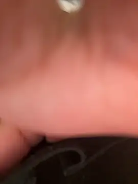 DarianaGuzz online show from 03-04-25, 05:42