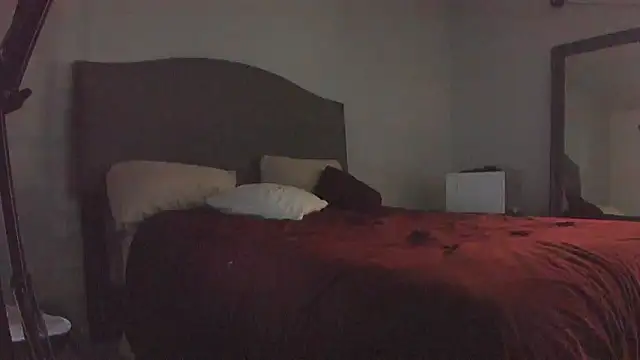 yiauana online show from 02-12-26, 04:07