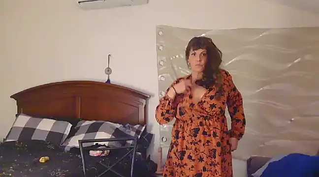 Snapshot of HeyyImHarlowe chatting on 12-17-24, 12:00 HeyyImHarlowe online show from 12-17-24, 12:00