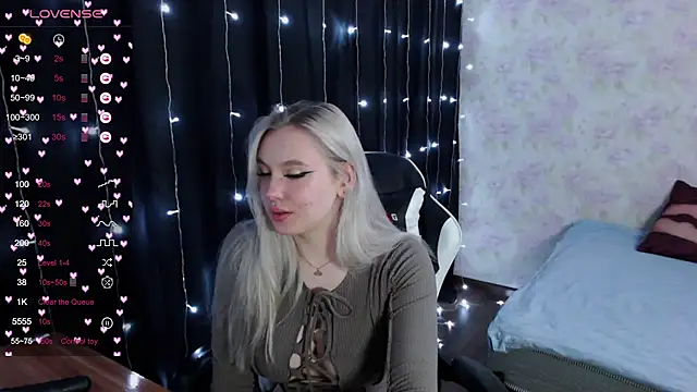 Snapshot of VikaPowers chatting on 02-10-25, 06:45 VikaPowers online show from 02-10-25, 06:45