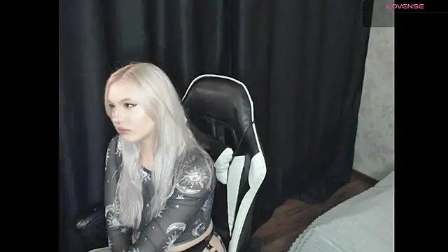 Snapshot of VikaPowers chatting on 04-06-26, 07:37 VikaPowers online show from 04-06-26, 07:37