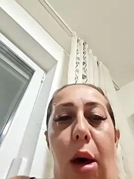 AvaLloyd online show from 10-11-25, 02:44