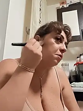 AvaLloyd online show from 10-27-25, 02:59