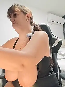 AvaLloyd online show from 12-04-25, 01:59