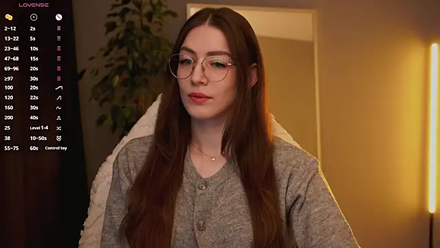 Snapshot of Ester_Hill chatting on 11-17-25, 01:11 Ester Hill online show from 11-17-25, 01:11