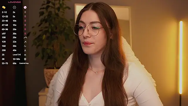 Snapshot of Ester_Hill chatting on 11-18-25, 01:11 Ester Hill online show from 11-18-25, 01:11