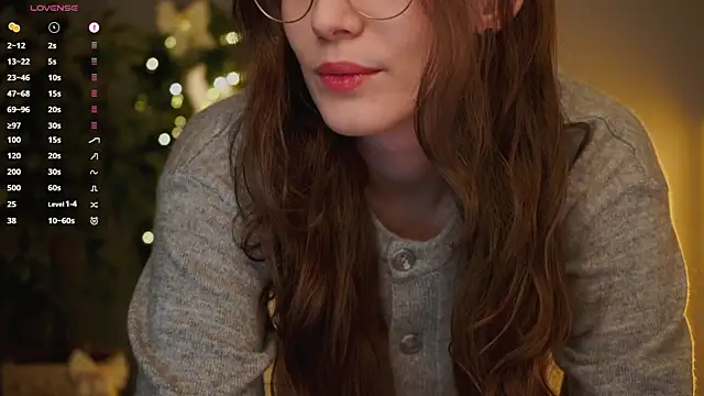 Snapshot of Ester_Hill chatting on 12-18-25, 01:33 Ester Hill online show from 12-18-25, 01:33