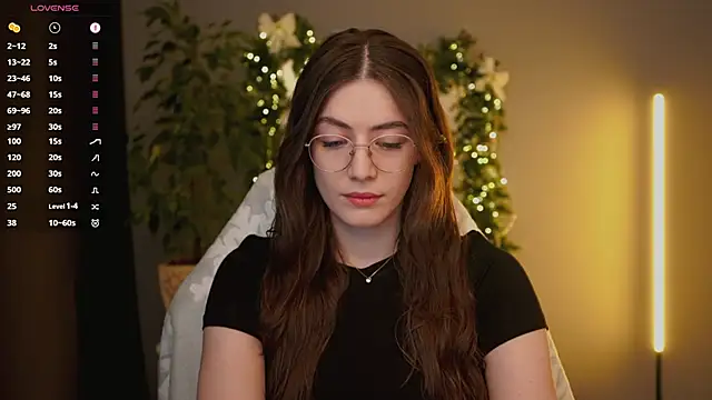 Snapshot of Ester_Hill chatting on 12-19-25, 01:56 Ester Hill online show from 12-19-25, 01:56