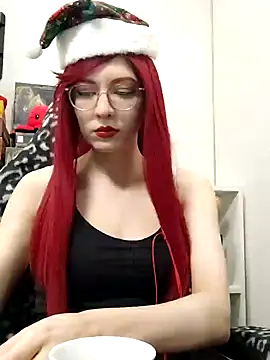 Snapshot of ElliMoor chatting on 12-15-24, 01:00 ElliMoor online show from 12-15-24, 01:00