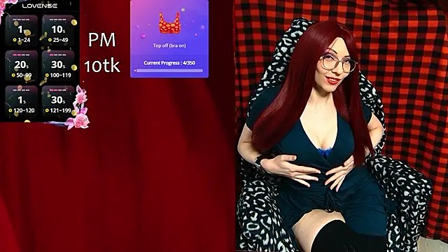 Snapshot of ElliMoor chatting on 10-29-25, 10:17 ElliMoor online show from 10-29-25, 10:17