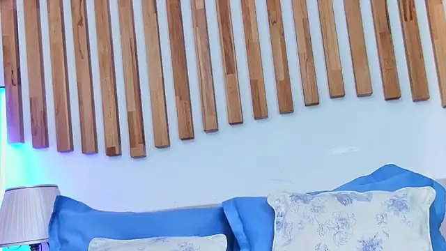 EmilyColle  online show from 11-24-25, 07:46