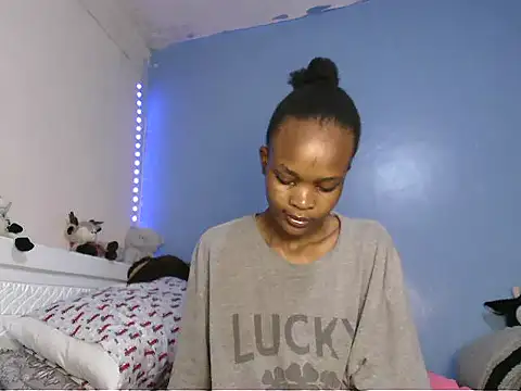 Snapshot of cyberbunnie chatting on 11-18-25, 11:47 cyberbunnie online show from 11-18-25, 11:47