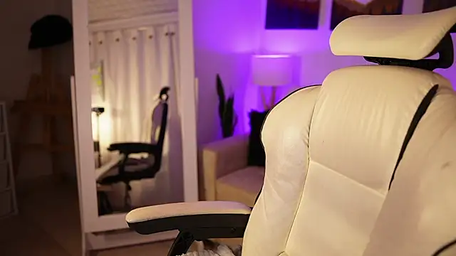 SaraParisi online show from 02-14-25, 02:07