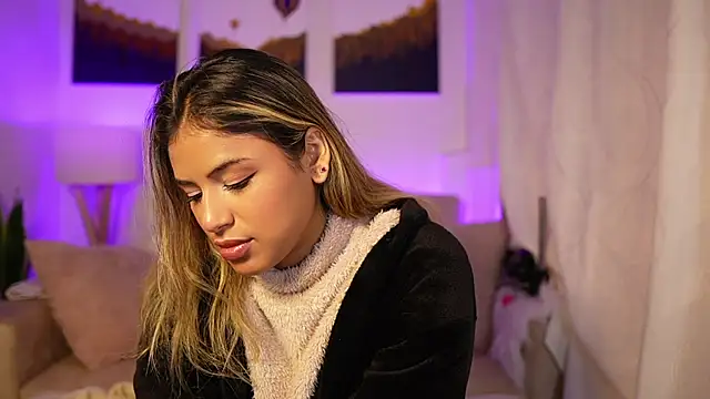 SaraParisi online show from 02-19-25, 01:51