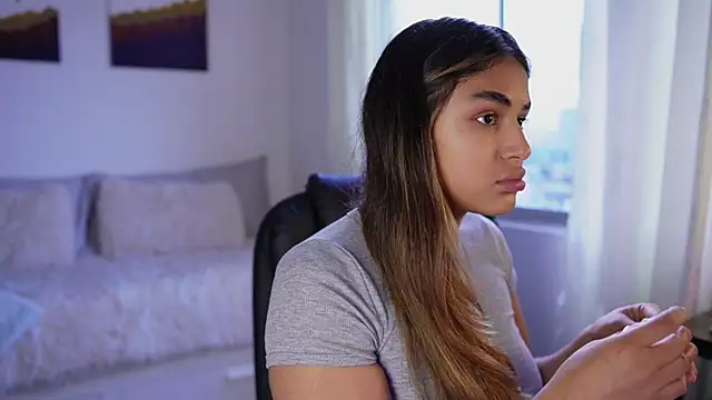 SaraParisi online show from 10-22-25, 10:31