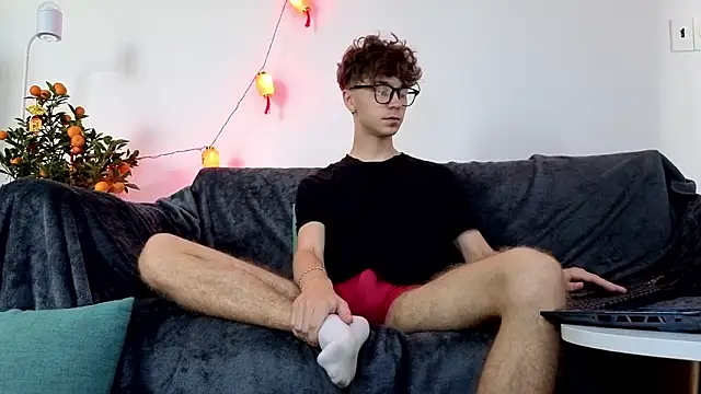 Joseph  Quinn online show from 02-17-26, 01:35