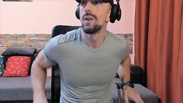 Snapshot of HotHunkTrainer chatting on 02-24-25, 05:20 HotHunkTrainer online show from 02-24-25, 05:20