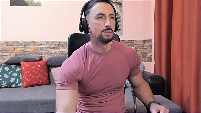 Snapshot of HotHunkTrainer chatting on 02-25-25, 05:25 HotHunkTrainer online show from 02-25-25, 05:25