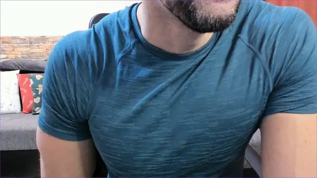 Snapshot of HotHunkTrainer chatting on 03-06-25, 09:14 HotHunkTrainer online show from 03-06-25, 09:14