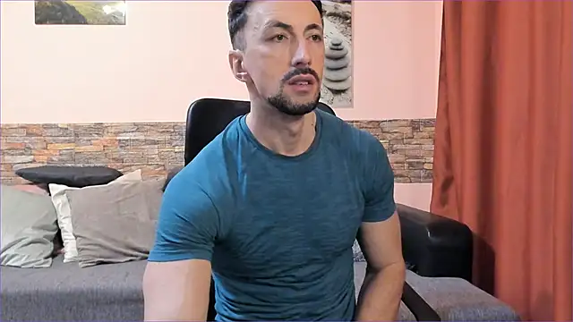 Snapshot of HotHunkTrainer chatting on 03-19-25, 08:55 HotHunkTrainer online show from 03-19-25, 08:55