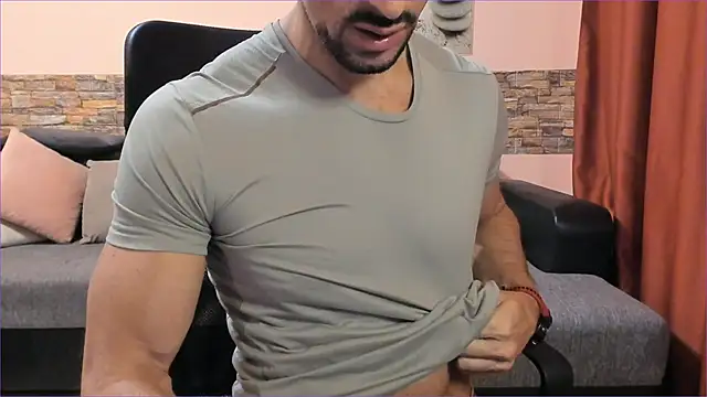 Snapshot of HotHunkTrainer chatting on 09-21-25, 06:48 HotHunkTrainer online show from 09-21-25, 06:48