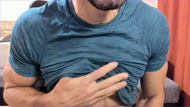 Snapshot of HotHunkTrainer chatting on 10-16-25, 07:09 HotHunkTrainer online show from 10-16-25, 07:09