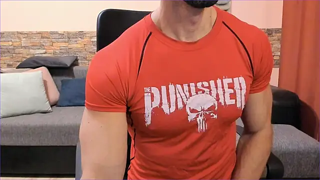 Snapshot of HotHunkTrainer chatting on 11-13-25, 08:35 HotHunkTrainer online show from 11-13-25, 08:35