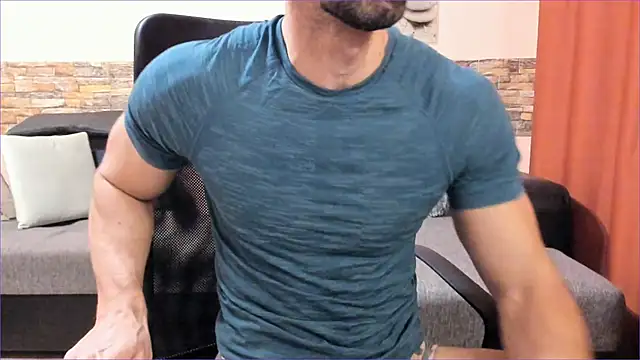 Snapshot of HotHunkTrainer chatting on 11-14-25, 08:24 HotHunkTrainer online show from 11-14-25, 08:24