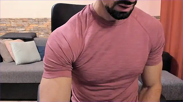 Snapshot of HotHunkTrainer chatting on 11-18-25, 08:08 HotHunkTrainer online show from 11-18-25, 08:08