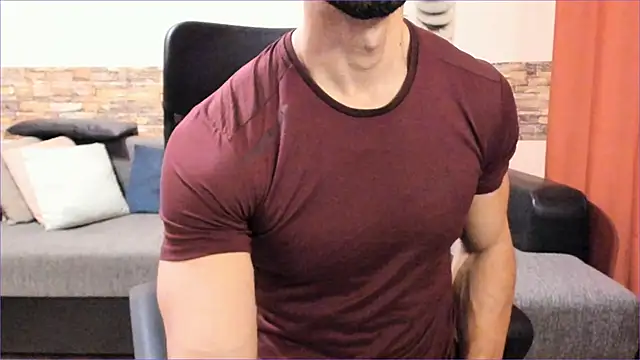 Snapshot of HotHunkTrainer chatting on 11-22-25, 07:40 HotHunkTrainer online show from 11-22-25, 07:40