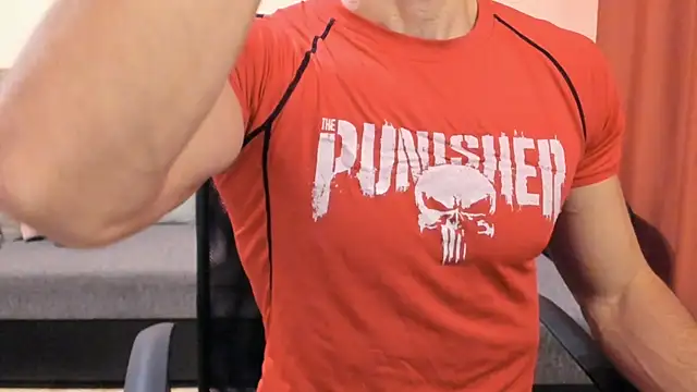 Snapshot of HotHunkTrainer chatting on 11-25-25, 08:25 HotHunkTrainer online show from 11-25-25, 08:25