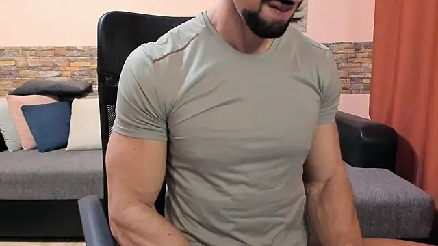 Snapshot of HotHunkTrainer chatting on 12-22-25, 08:44 HotHunkTrainer online show from 12-22-25, 08:44