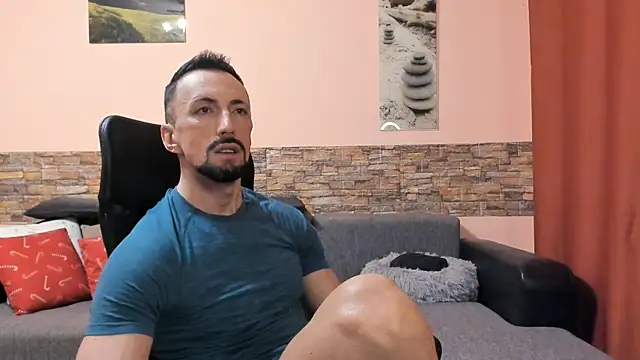 Snapshot of HotHunkTrainer chatting on 02-05-26, 09:03 HotHunkTrainer online show from 02-05-26, 09:03