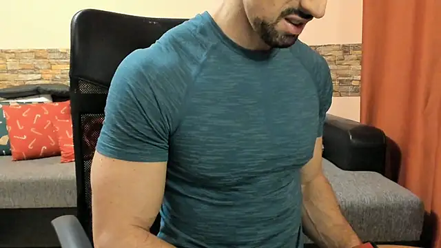 Snapshot of HotHunkTrainer chatting on 03-13-26, 08:54 HotHunkTrainer online show from 03-13-26, 08:54